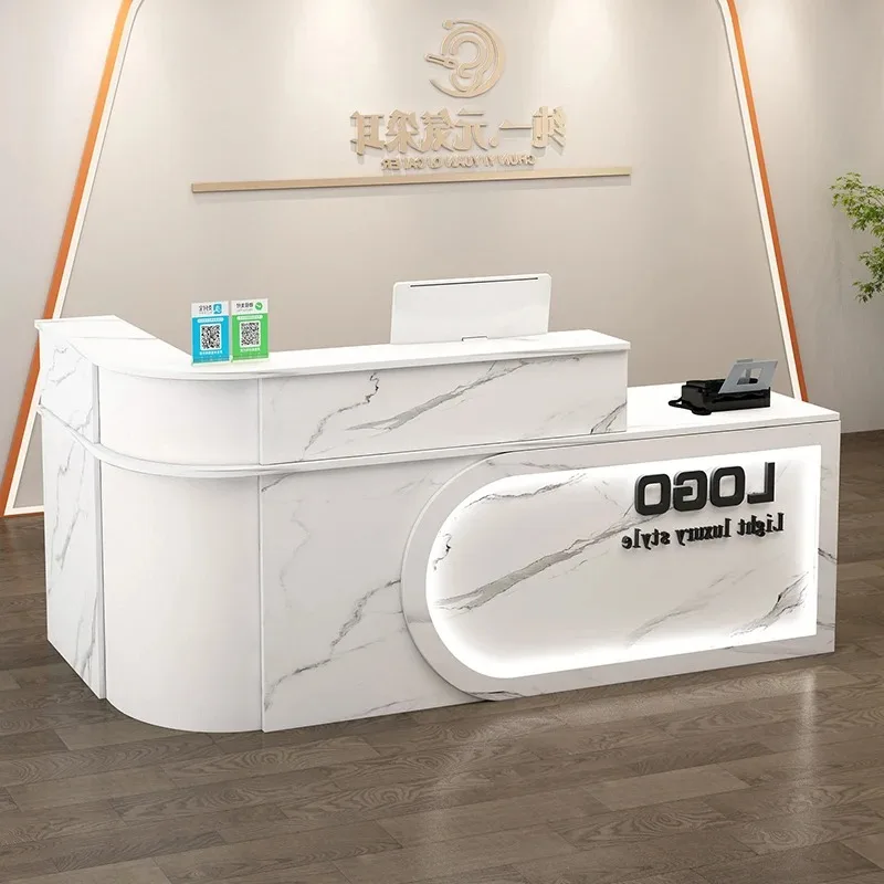 Luksusowe meble recepcyjne do salonu, nowoczesne, proste lady recepcyjne, luksusowe meble recepcyjne dla firm, eleganckie lady recepcyjne, biurka recepcyjne do salonów, meble komercyjne.