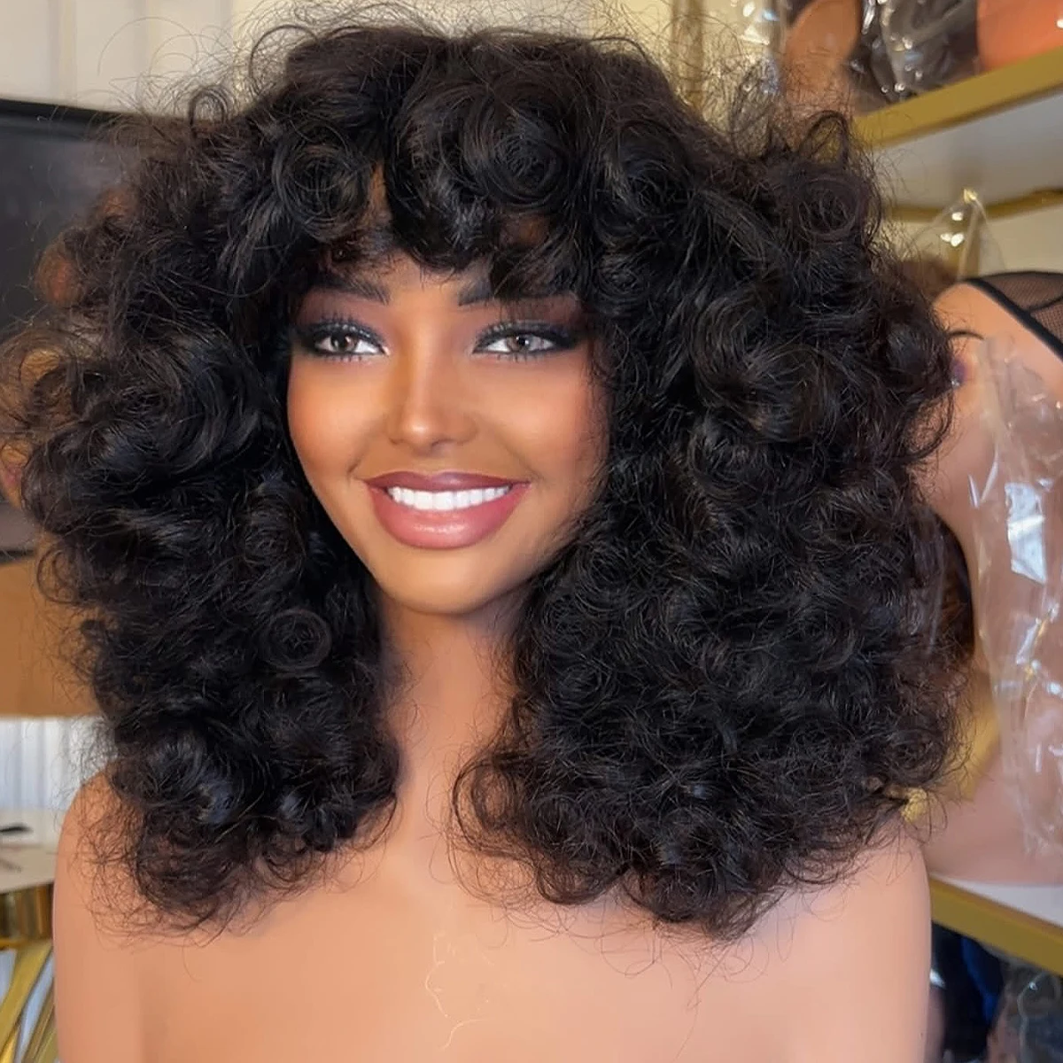 Parrucca Remy riccia rimbalzante senza colla a densità 300 Capelli umani al 100% Wear And Go 13x4 Parrucca anteriore in pizzo HD Ricci brasiliani super doppi disegnati