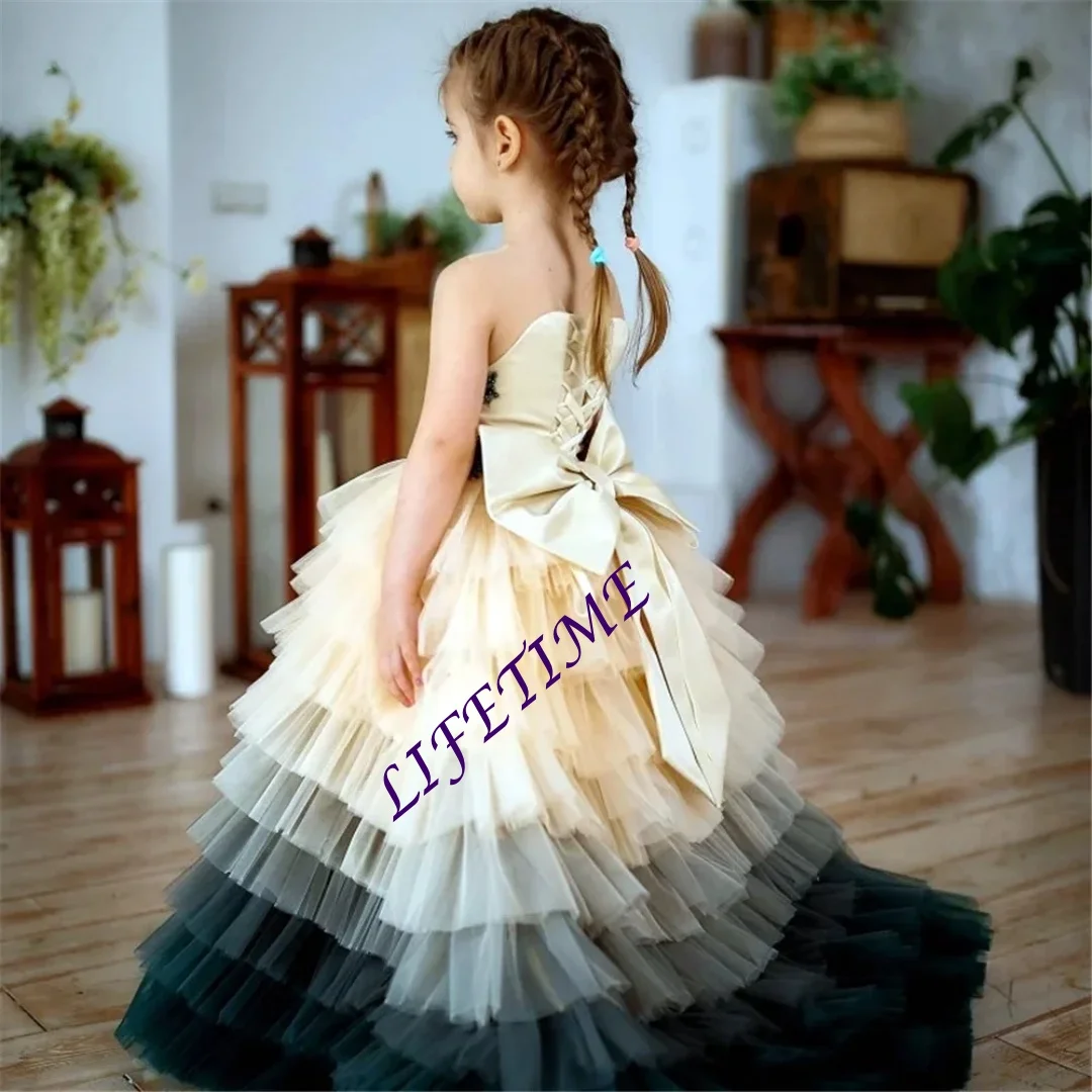 Maßgeschneiderte elegante mehrlagige Blumenmädchenkleider in Marineblau mit Schleife, ärmellos für Hochzeit, Kindergeburtstag, Party, Prinzessin, Abendkleid