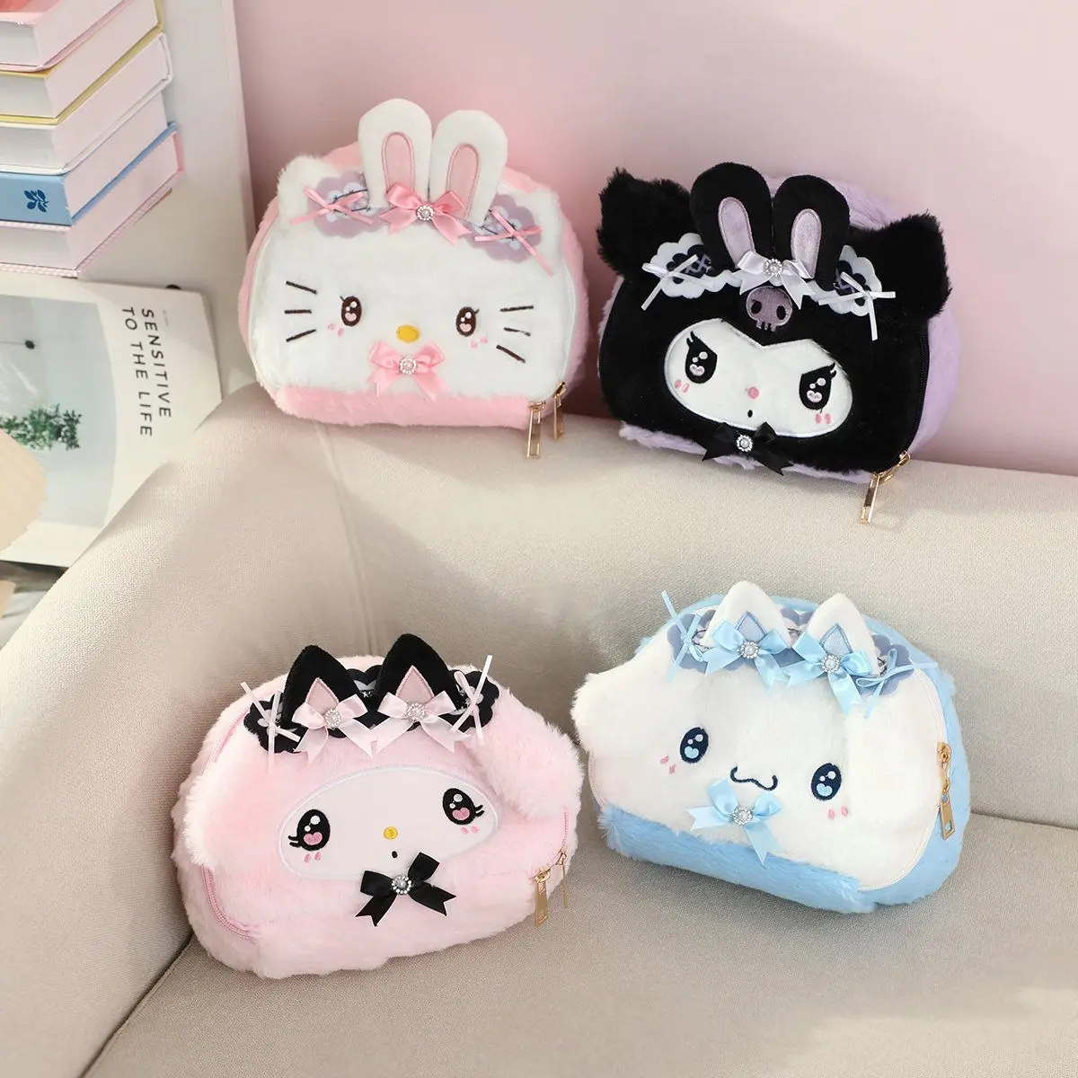 

Плюшевая косметичка Sanrio, милая сумочка для косметики Hello Kitty, Kuromi, Cinnamoroll, My Melody, мягкий пушистый органайзер для путешествий и хранения.