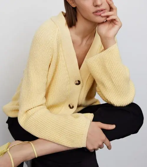 

Short V-Neck Sweater Cardigan with Bat Sleeves Button Detail Solid Color Knitted 2025 Autumn Winter Temperament Fashion Women's