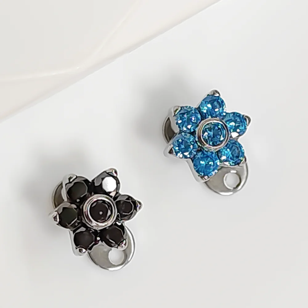 F136 سبائك التيتانيوم عالية الجودة زرع الصف زهرة الزركونيا الثلاثي حفرة الشائكة مسمار المألوف المخفية هيئة ثقب المجوهرات