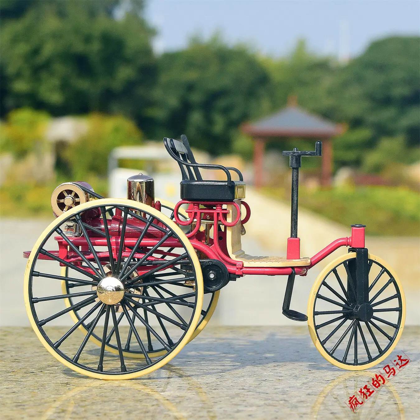 New Arrival Special Price Die-cast Metal 1886 German First Car Vintage Model Furniture Display Collection Toys For Children