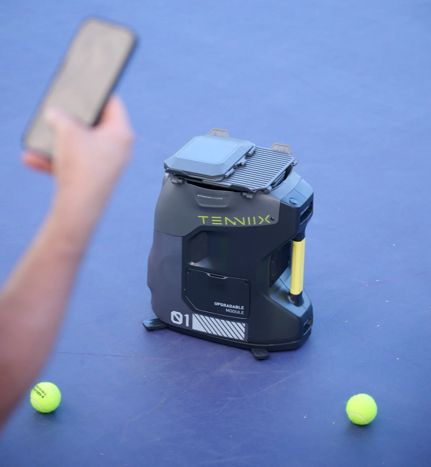 Wholesale Tenniix Tennis Ball Machine Portable AI Tennis Robot Training Tennis Ball Launch Training Shooting Machine view 5