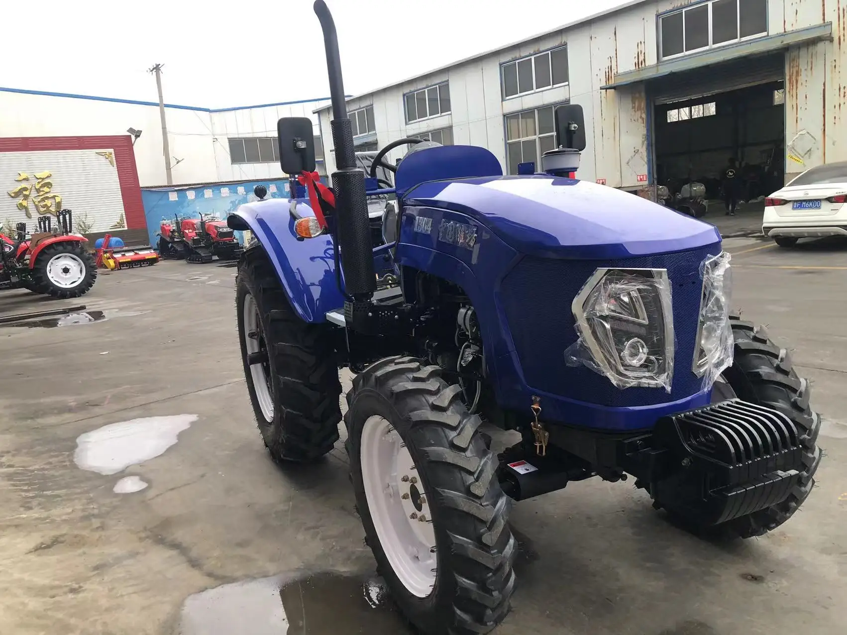 High Quality 100HP Plow Pose Tractors Diesel Engine Rice Field Farm Tractors Multifunctional Compact Tractors