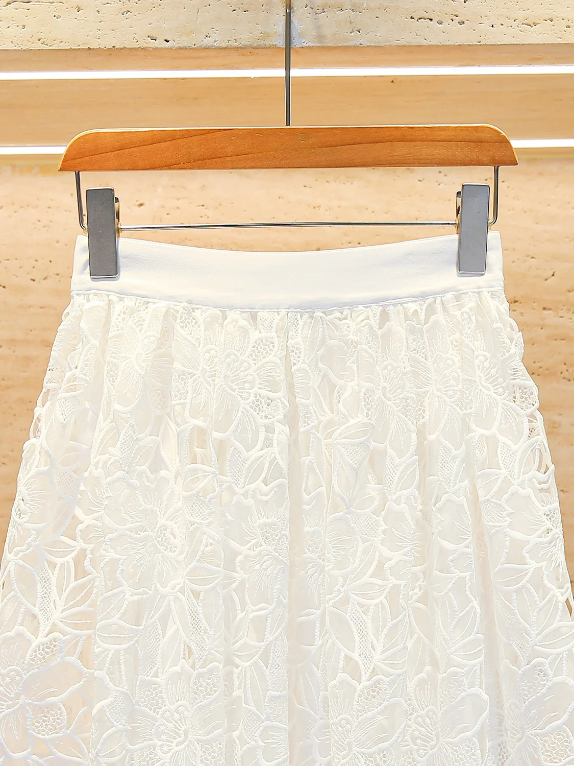 엠홈 나누 하이엔드 여성 롱 레이스 펀칭 하프 스커트 우아한 출퇴근 스타일 하이웨이스트 A라인 미디 스커트