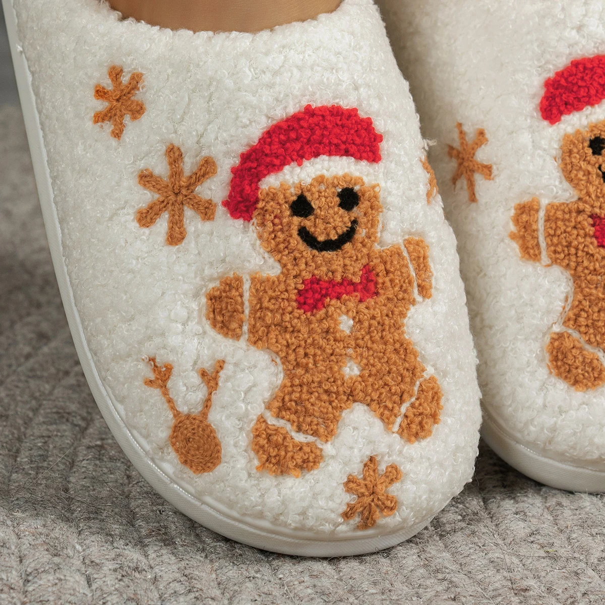 Modische Damen-Hausschuhe mit Weihnachts-Lebkuchenmann-Motiv, Weich und Bequem für den Innenbereich, Festliche Paar-Winterschuhe für die Feiertage – Detail 6
