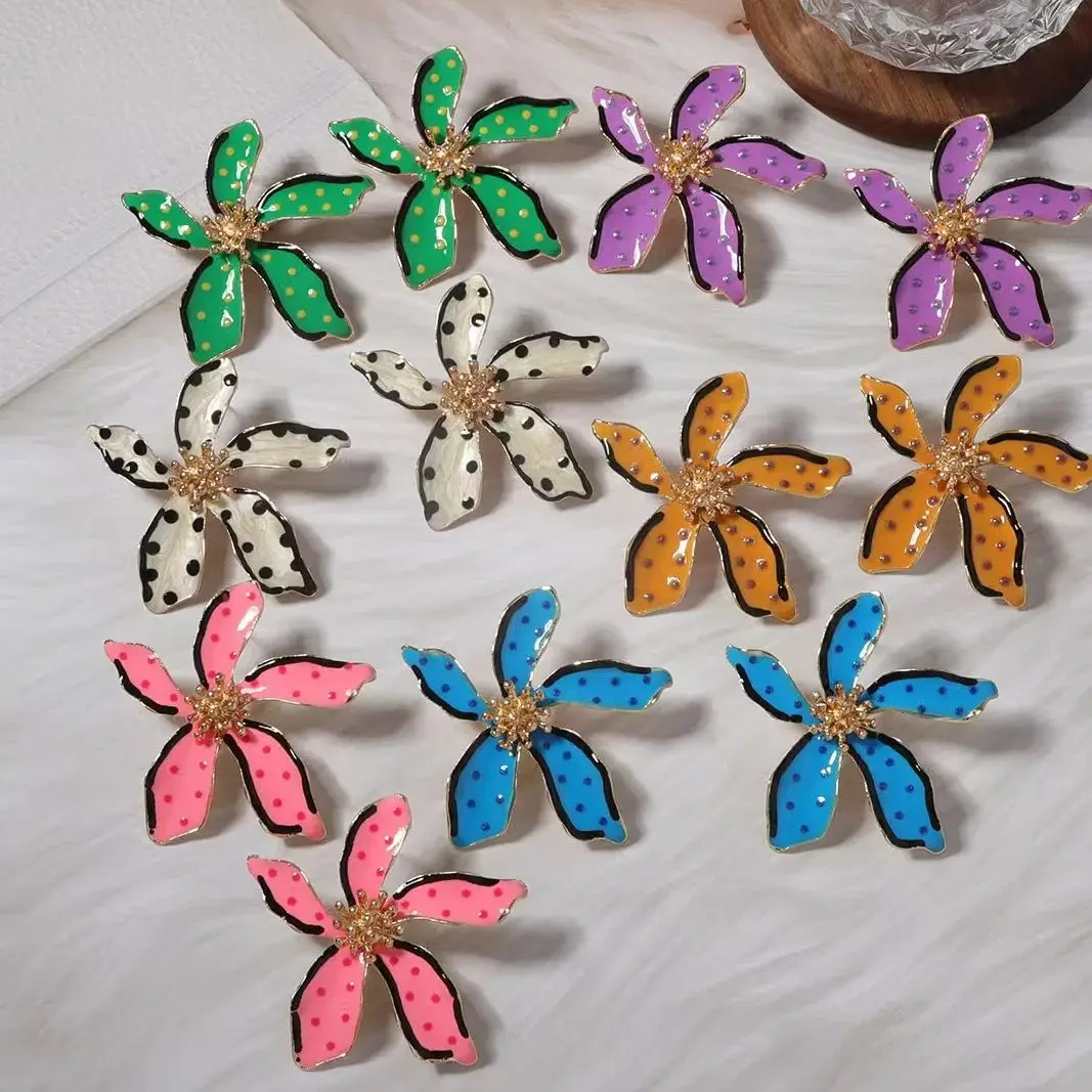 

2023 New Style Colorful Sweet Earrings Wholesale
