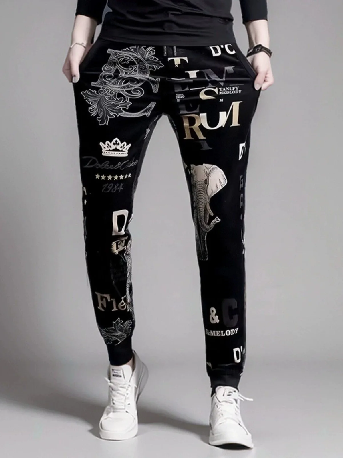 

Новые мужские тонкие спортивные брюки в модном корейском стиле, весенне-летние длинные повседневные брюки, универсальные, с принтом, облегающие, из смесового полиэстера