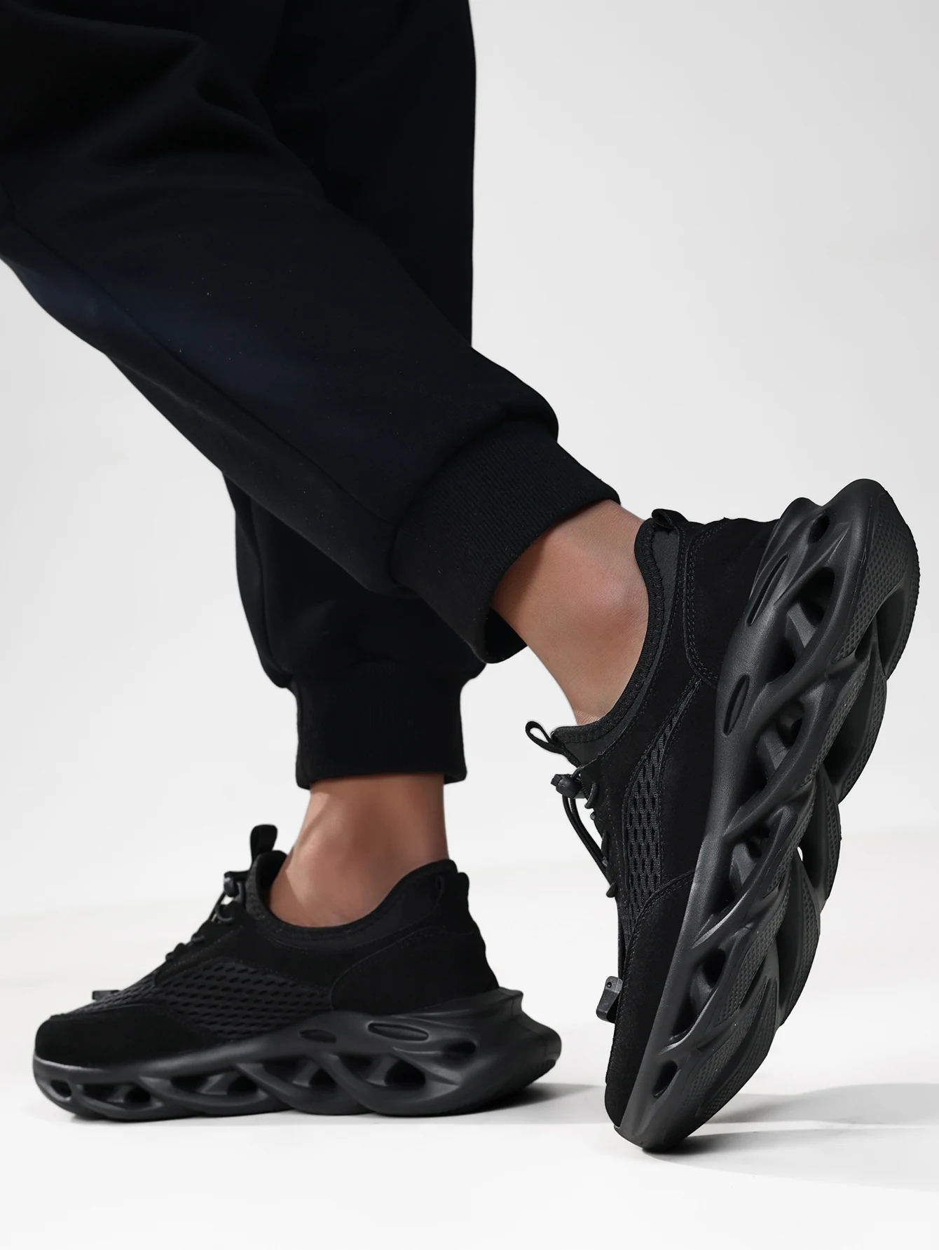 Comfortable and stylish running shoes, outdoor sports shoes, dad shoes, running, fitness, leisure, and casual walking shoes.