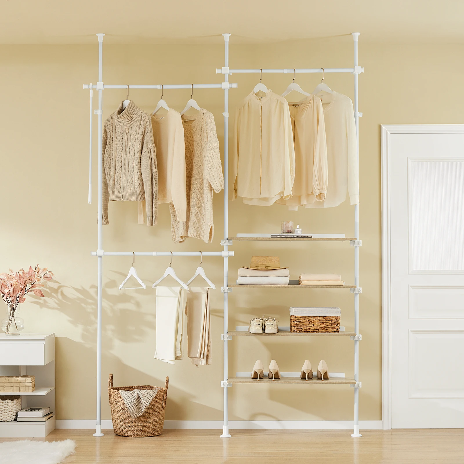 SoBuy KLS17-WN Soporte telescópico para vestidos resistente con estantes y estantes para guardarropa Blanco Naturaleza