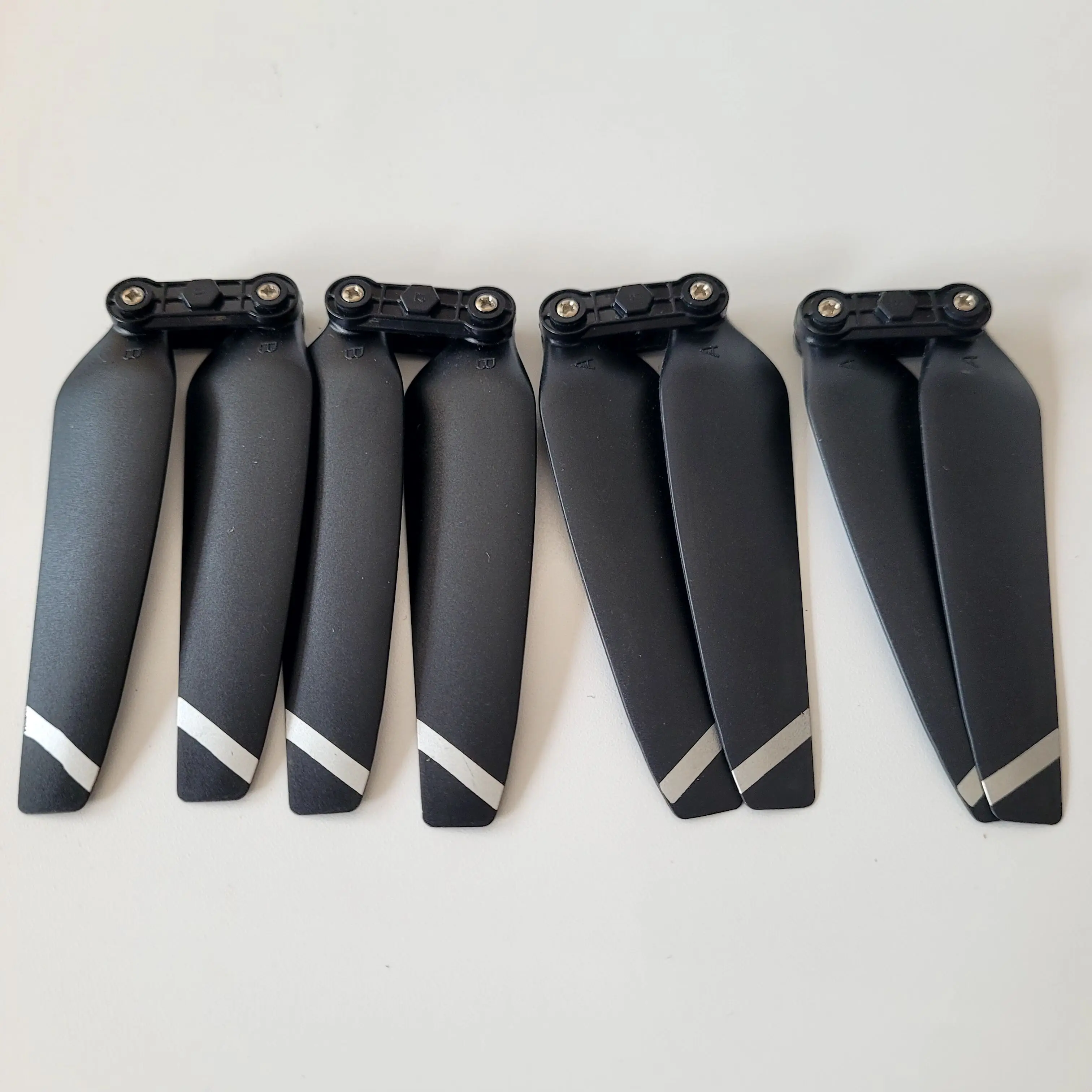 Старая версия, складные пропеллеры для L106, RC Drone Quadcopter, оригинальный аксессуар для лопастей пропеллера Старая версия, складные пропеллеры для L106, RC Drone Quadcopter, оригинальный аксессуар для лопастей пропеллера