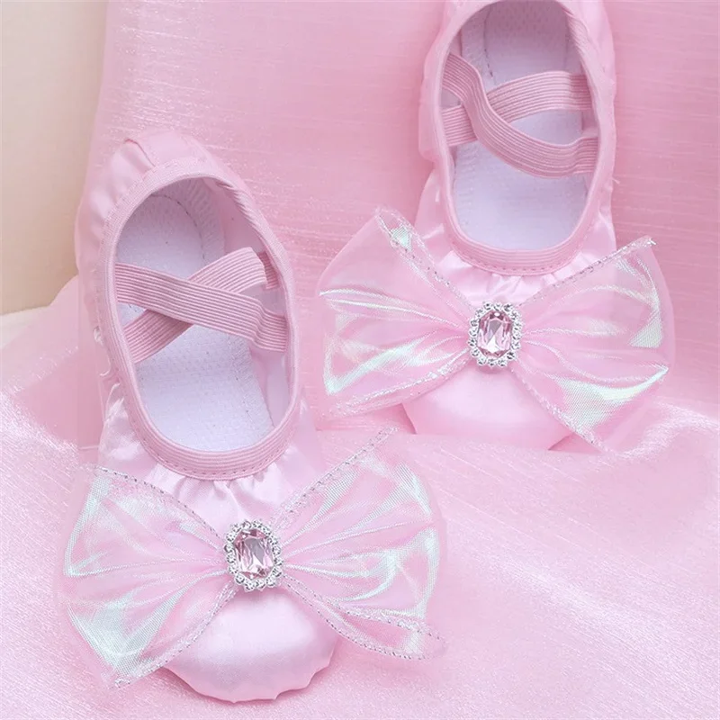 New Ballet Flats Children's Dance Shoes Soft-Soled for Girl Satin Cat Caws Free Lace-up Rabbit Stage Performance Dance Shoes