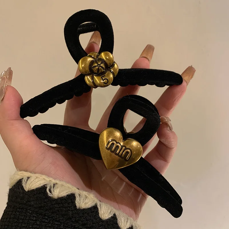 Love + camellia grab clip ~ Black velvet vintage French small fragrance shark clip high sense hair clip hair accessories women