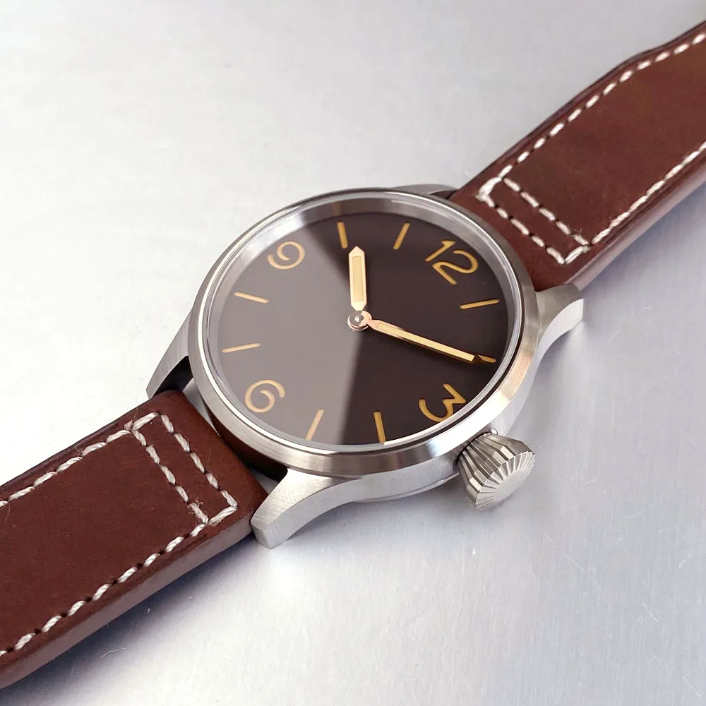 Nuovo orologio meccanico da uomo personalizzato da 43 mm Vetro zaffiro Quadrante nero Movimento a carica manuale Orologio da polso Grande corona con retro in vetro