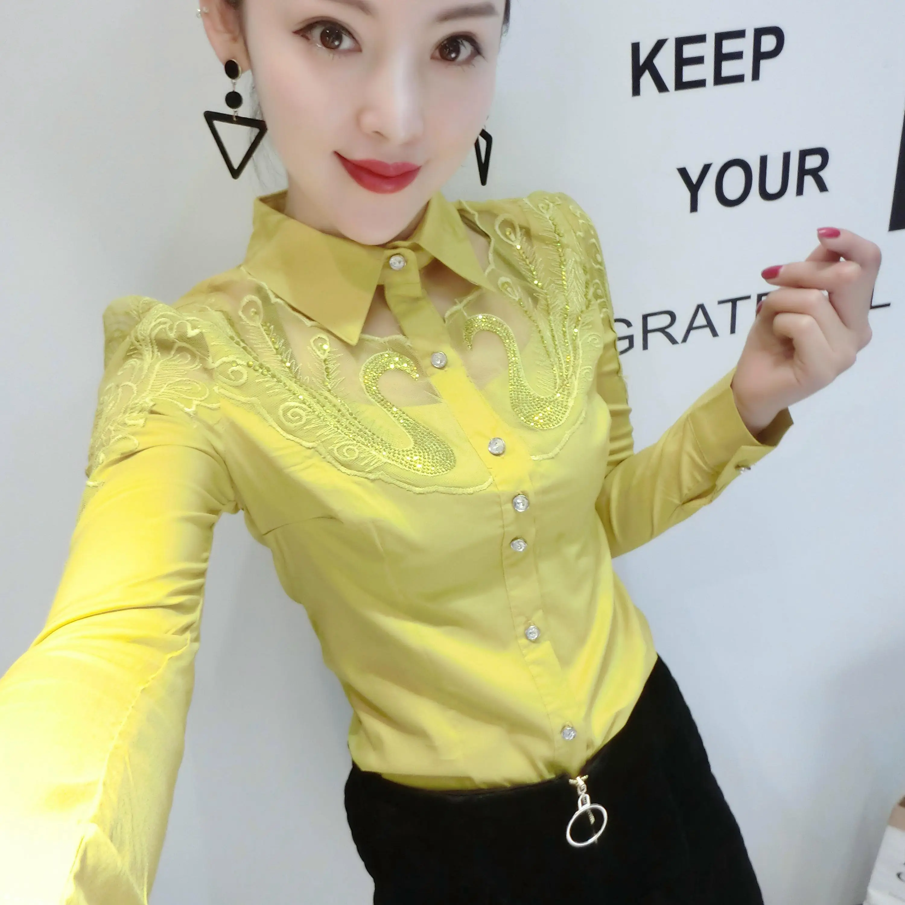 MadBlack European Clothes Lace Blouse Women Sexy Turn Down Collar Hot Drill Lace Slim Tops Long Sleeve Shirts Autumn T38434JM