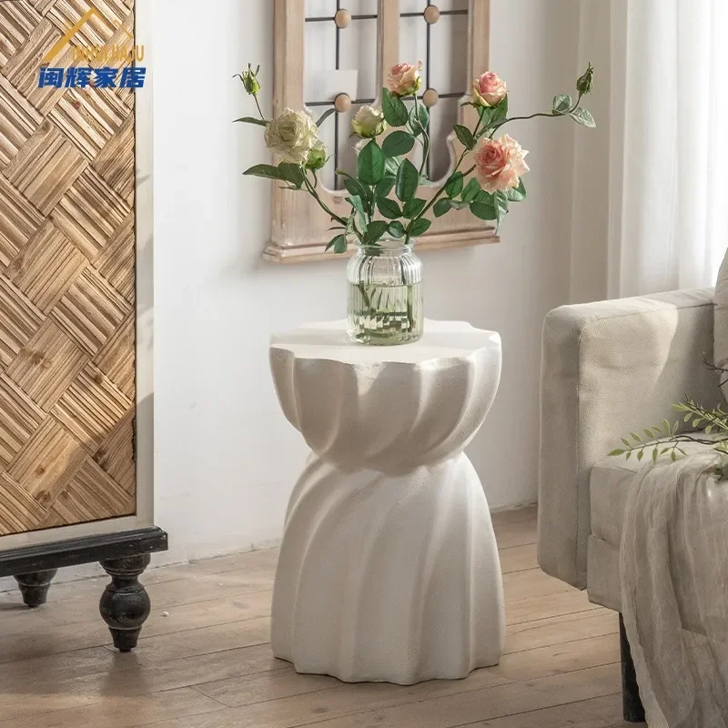 Nordic Round White Coffee Table Small Creative Side Table for Living Room Retro Minimalist Decor Photography Prop Furniture