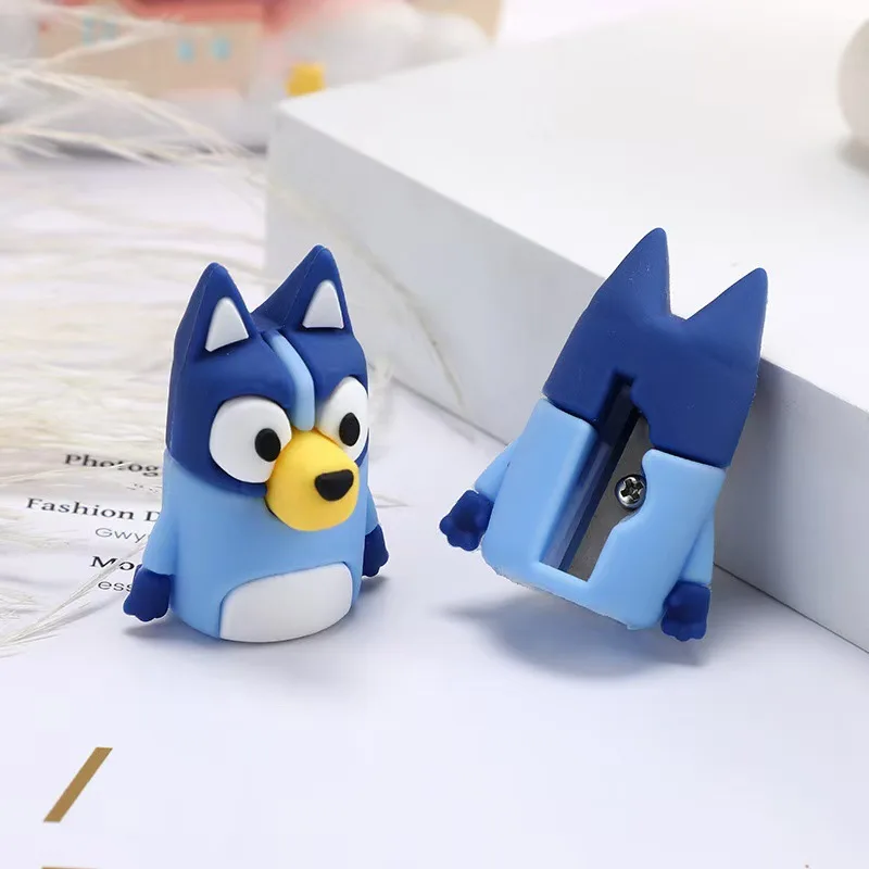 Bluey apontador de lápis manual lâmina de liga bingo anime modelo estudante papelaria suporte de lâmina embutido segurança não cortar as mãos