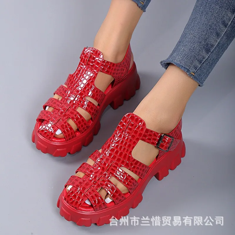 2024 Summer New Baotou Muffin Bottom Sandals Female Selling Large Size Bright Surface Platform Sandals Female