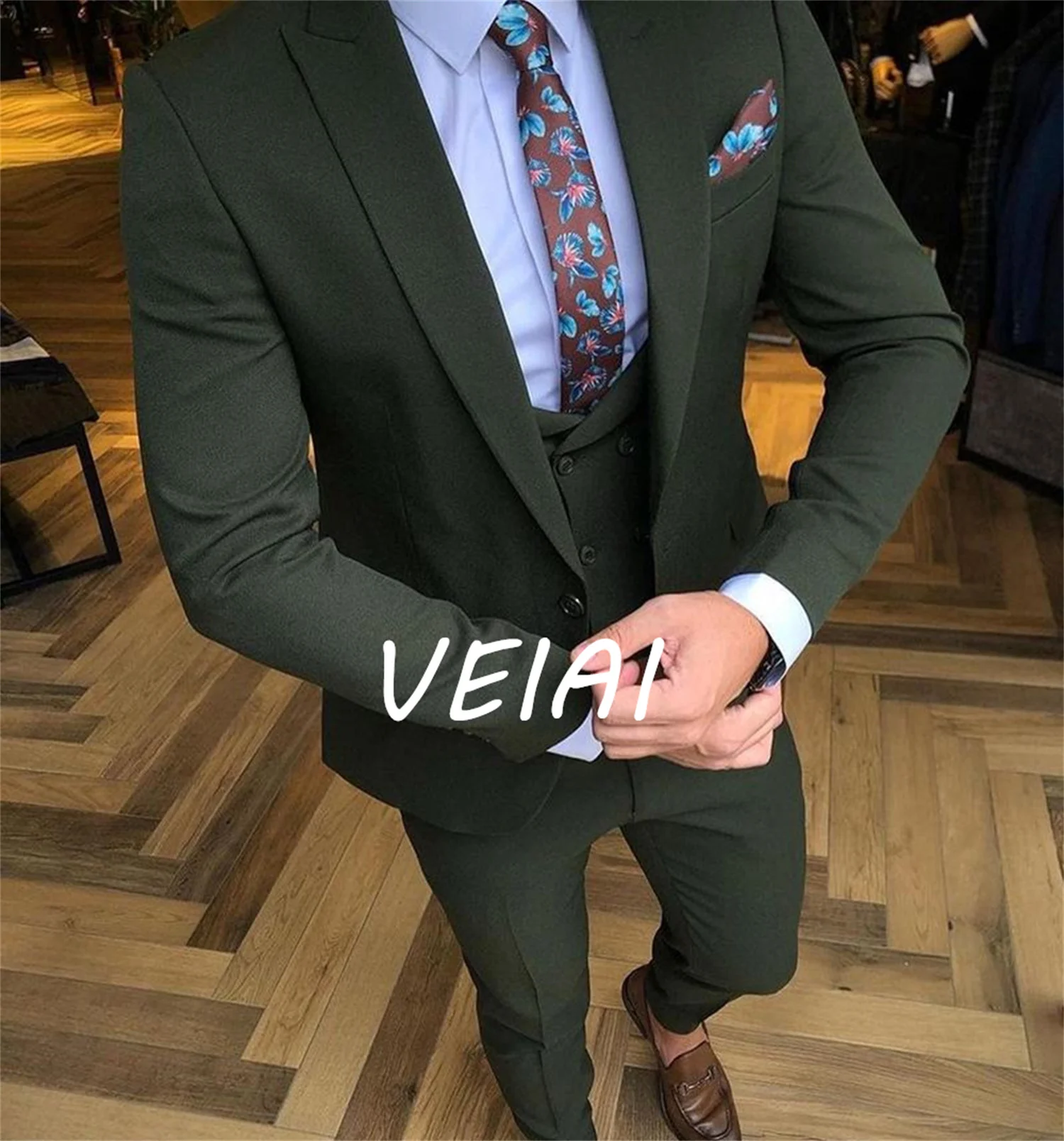 

Green Groom Tuxedos Peaked Lapel Mens Dinner Prom Suits Men Suits Wedding/Prom/Dinner Best Man Blazer (Jacket+Vest+Pants) Green