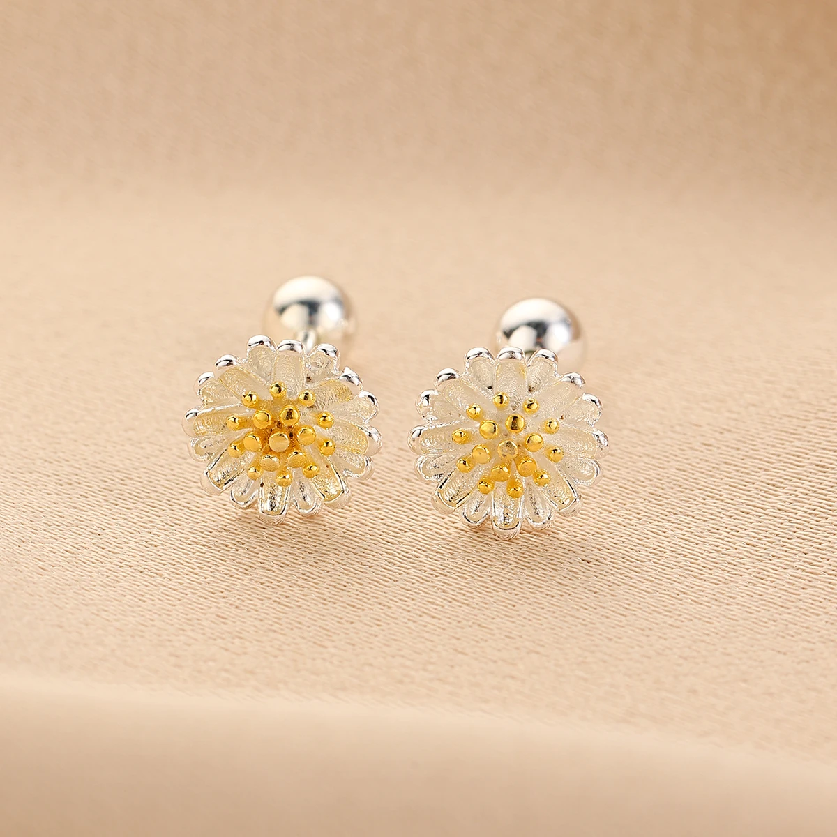 Multitudinous Mini Tragus Stud Earrings for Women Girls Silver Color Daisy Flower Hollow Bow Simple Versatile Jewelry Gift