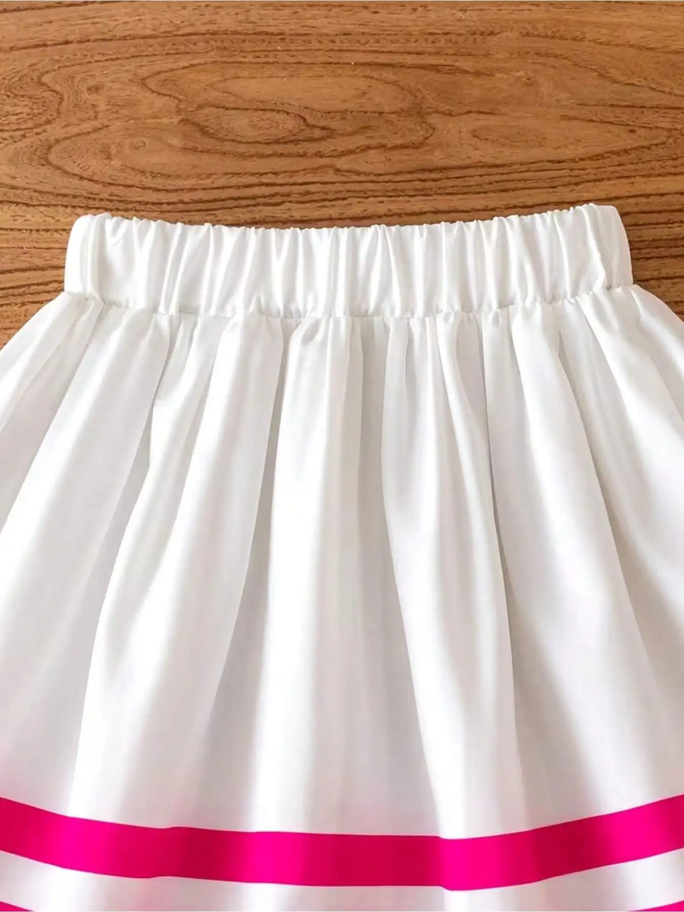 Kinder-Bekleidungsset: V-Ausschnitt, gestreiftes, alphanumerisch bedrucktes Kurzarm-T-Shirt, elastische Taille, lockere Shorts, Outfit für Kinder – Detail 7