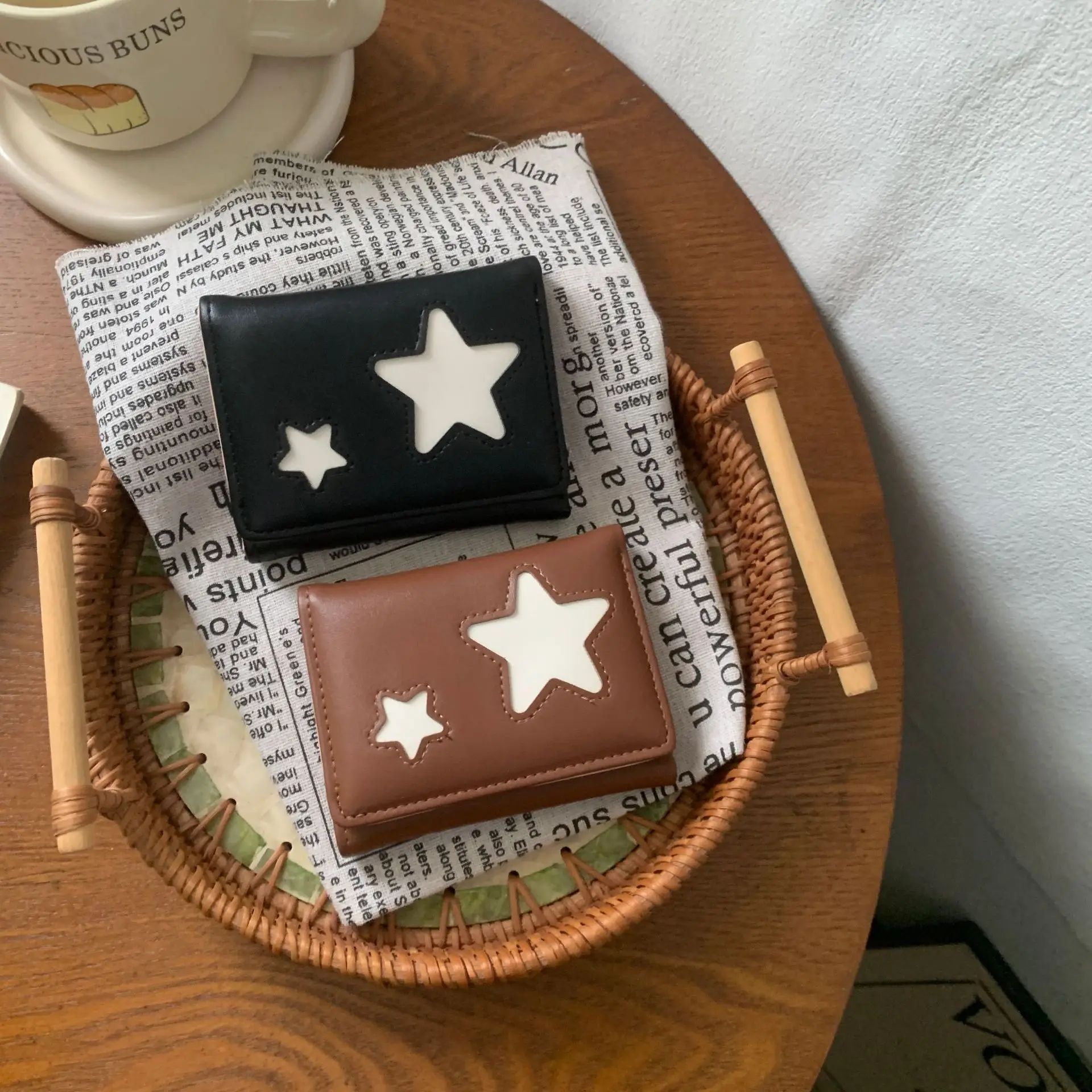PU leather five-pointed star lady's short and cute wallet, simple three-fold portable student Kawaii coin purse