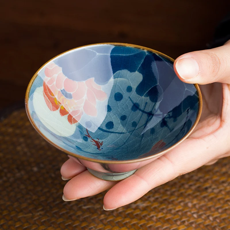 

Расписанная вручную старинная глиняная чайная чашка из Цзиндэчжэня с сине-белой глазурью и подглазурной росписью, традиционная китайская, из цельной глины.