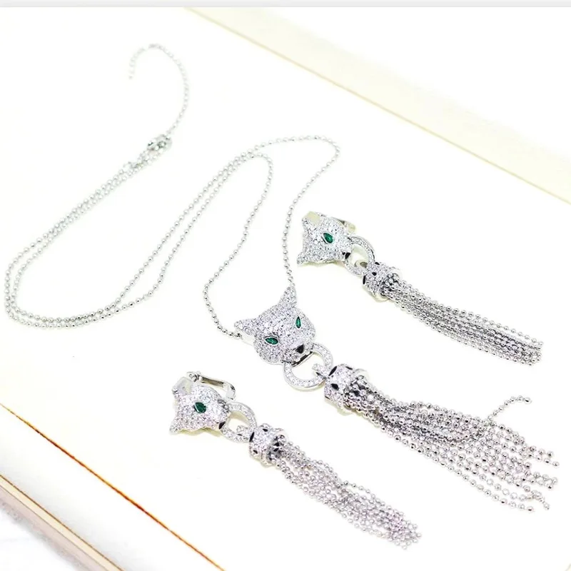 

Дизайнерская коллекция, серьги, ожерелье, инкрустированные фианитами, зеленые глаза, леопард, пантера, кисточки, кулон, ювелирные наборы