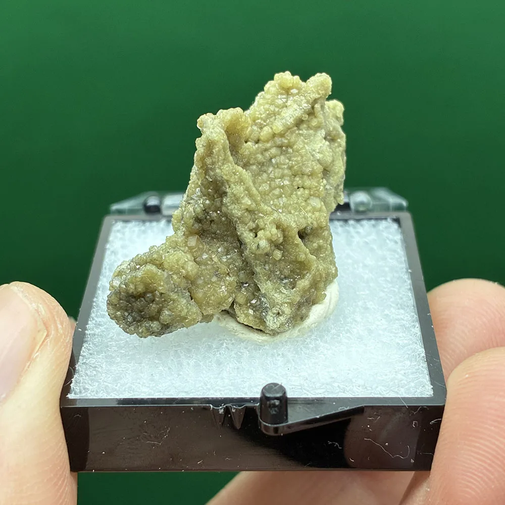 

A1-1A Natural Andradite Apophyllite Spessartine Garnet Mineral Crystal Specimen Stones and Crystal Box size:35*35*35 mm