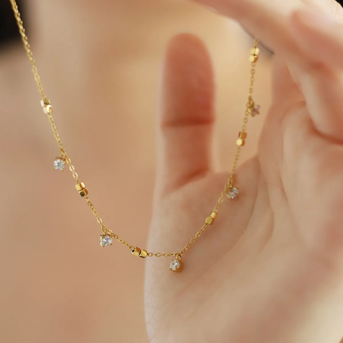

Necklaces and Pendants Small Square Simple and Versatile Classic Collarbone Chain Jewelry Gifts for Girls Handmade Necklace