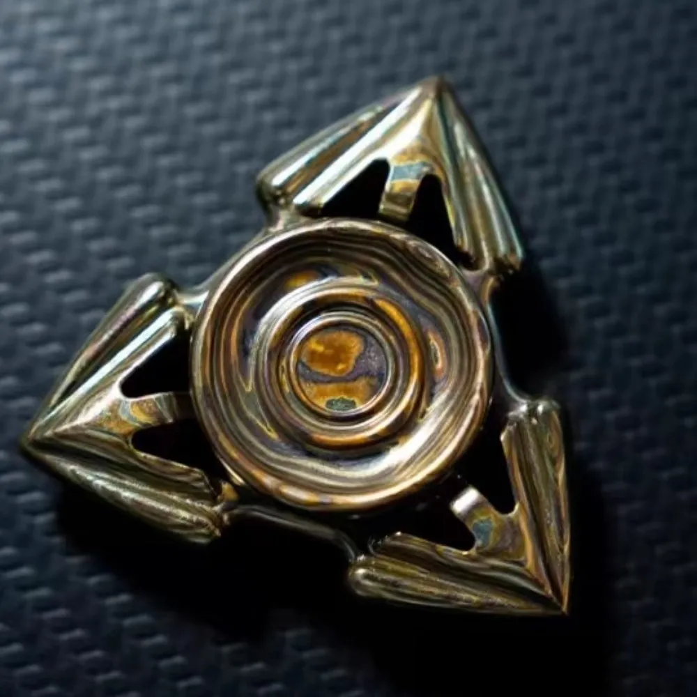 Q EDC Trident Dreiblatt-Fidget-Spinner, Handhabung, Gefühl, Metall-Fidget-Spielzeug für Erwachsene, Neuheitsspielzeug, Büro-Schreibtisch-Zubehör