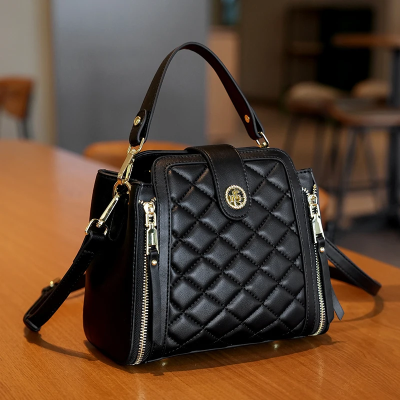 

Crossbody Bag, Small Fragrant Style, Large Capacity, Versatile for Women, Internet Celebrity Bucket Bag, Trendy Rhombus Shoulder