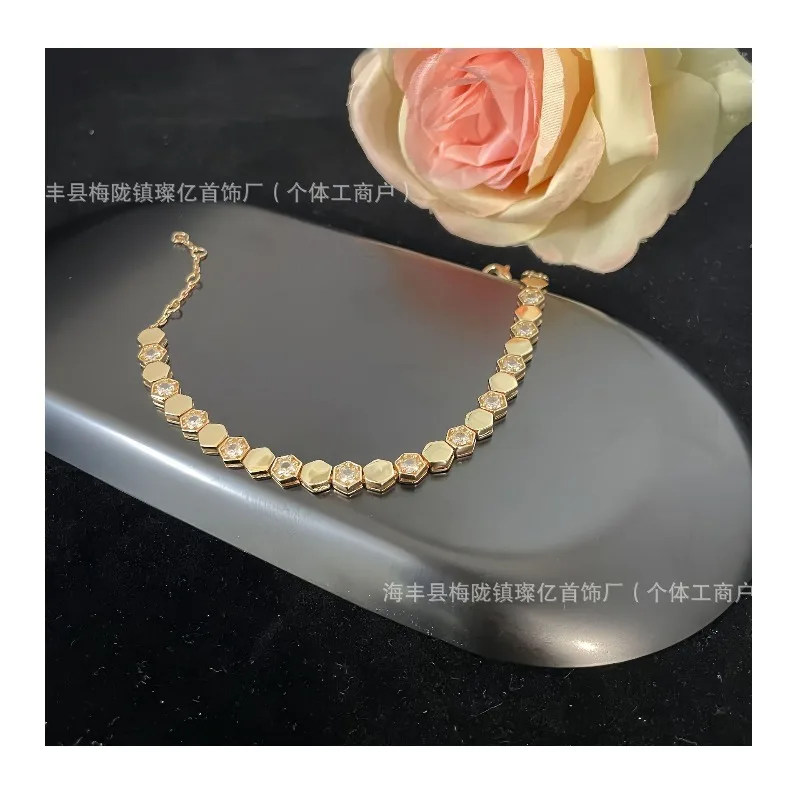 

Popular Honeycomb Diamond Bracelet Thick Gold Electroplating Rhombus Geometric Honeycomb Seiko Edition Hand Jewelry Direct Sales