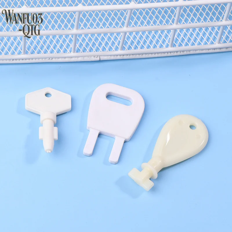 New 1Pcs For Hotel Home Bathroom Toilet Paper Soap Dispenser Box Lock Plastic Keys Master Tools Part Replacement Accessories