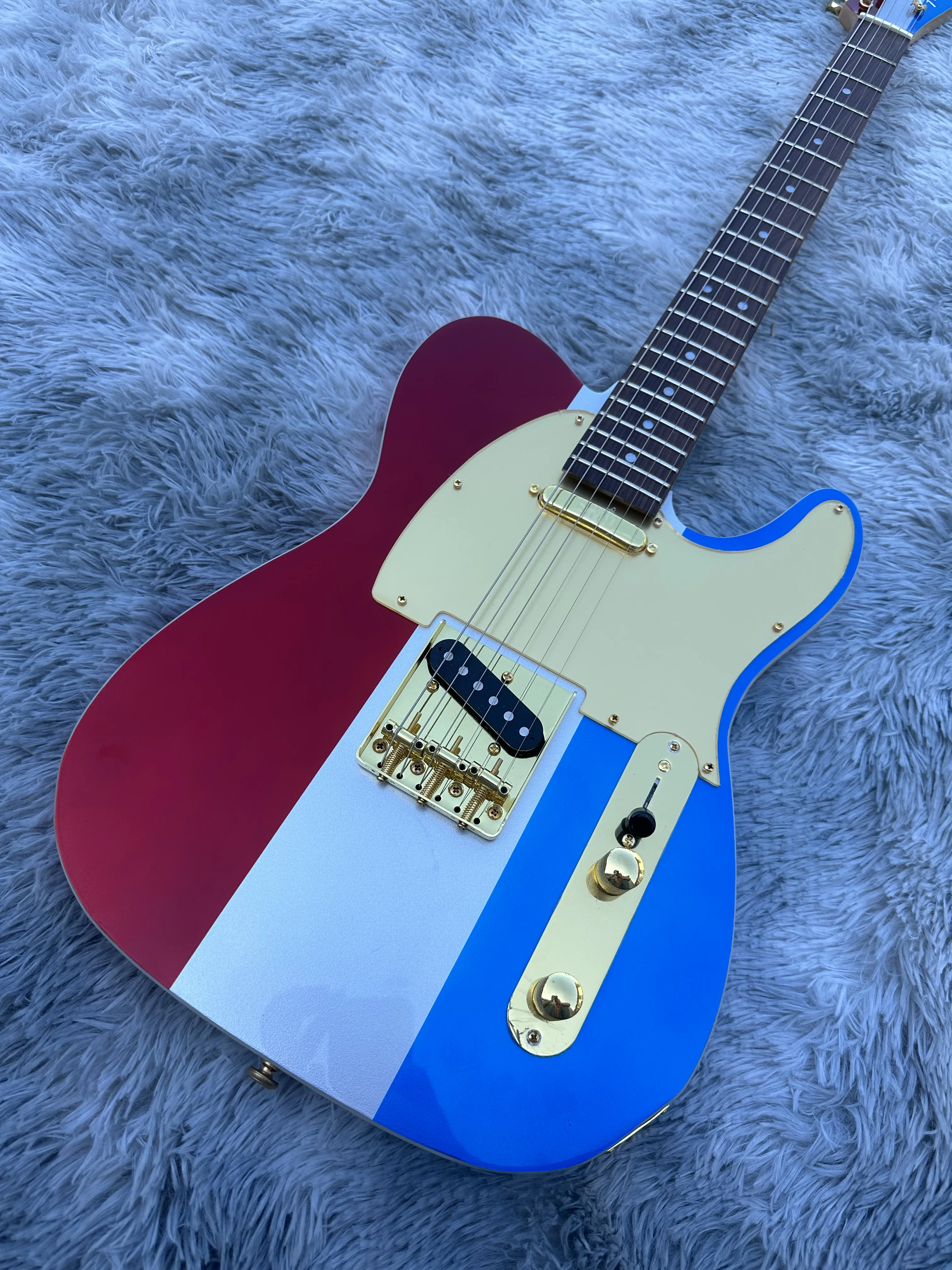 

Telecast Electric Guitar, Factory stock, colored splicing sequins, shining, map fingerboards, lighting package