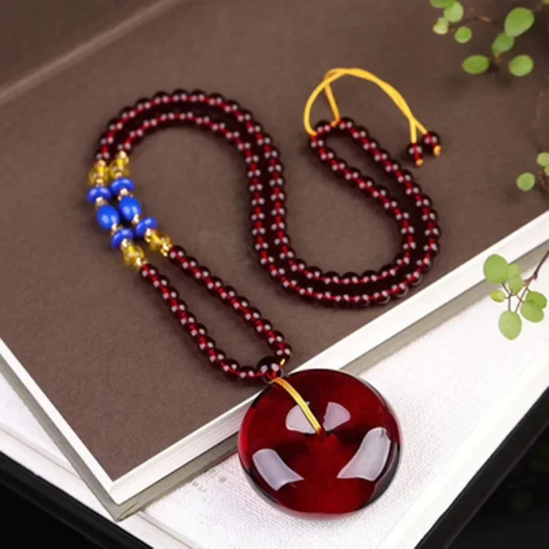 Baltic Sea Blood Pool Amber Beeswax Bread Clasp with The Shape of Blood Amber Pendant for Men and Women Jewelry Wholesale