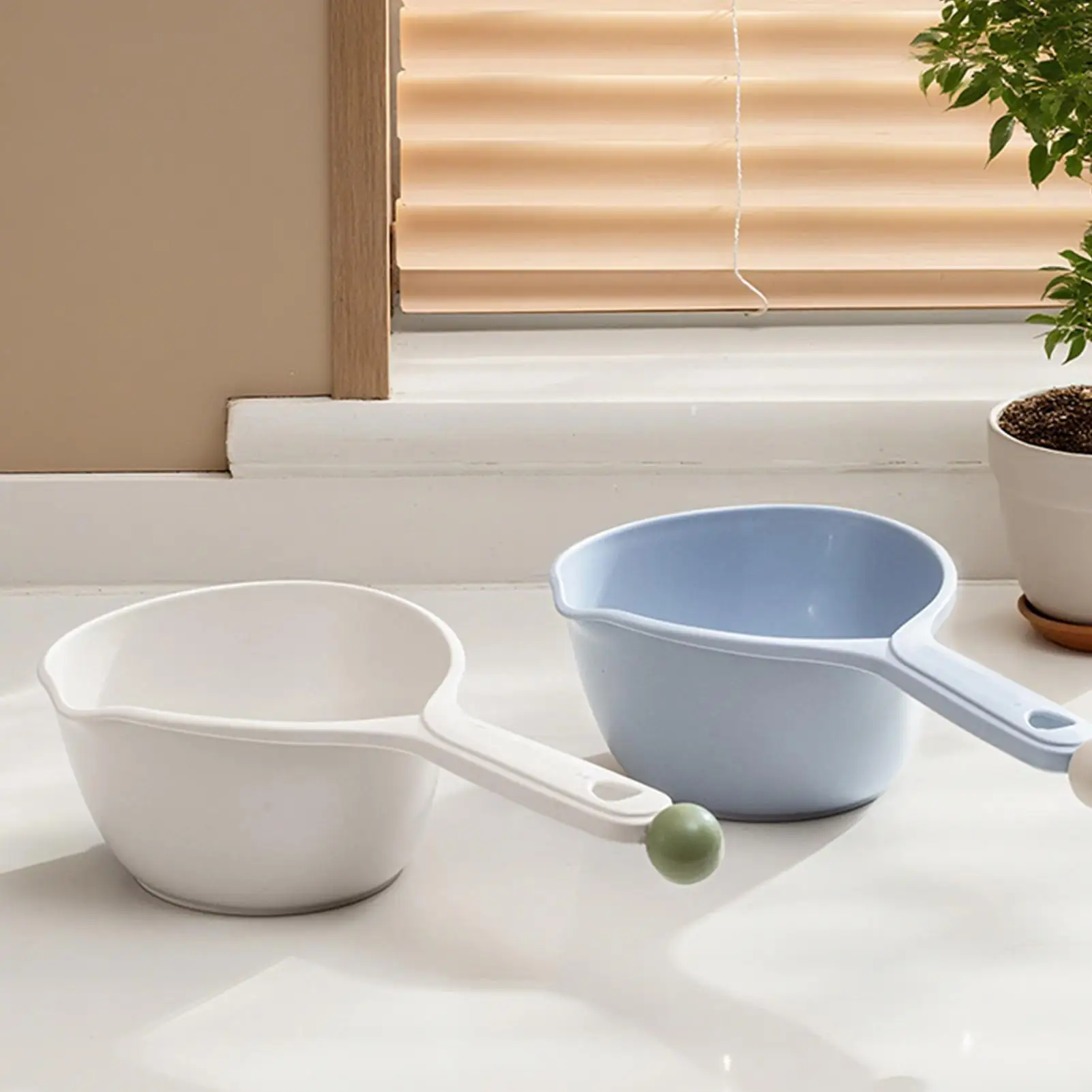 Water Scoop Cup Thick Plastic U Shape Spout Ladle With Hanging Hole For Hair Rinse Flower Watering Camping Kitchen Bath