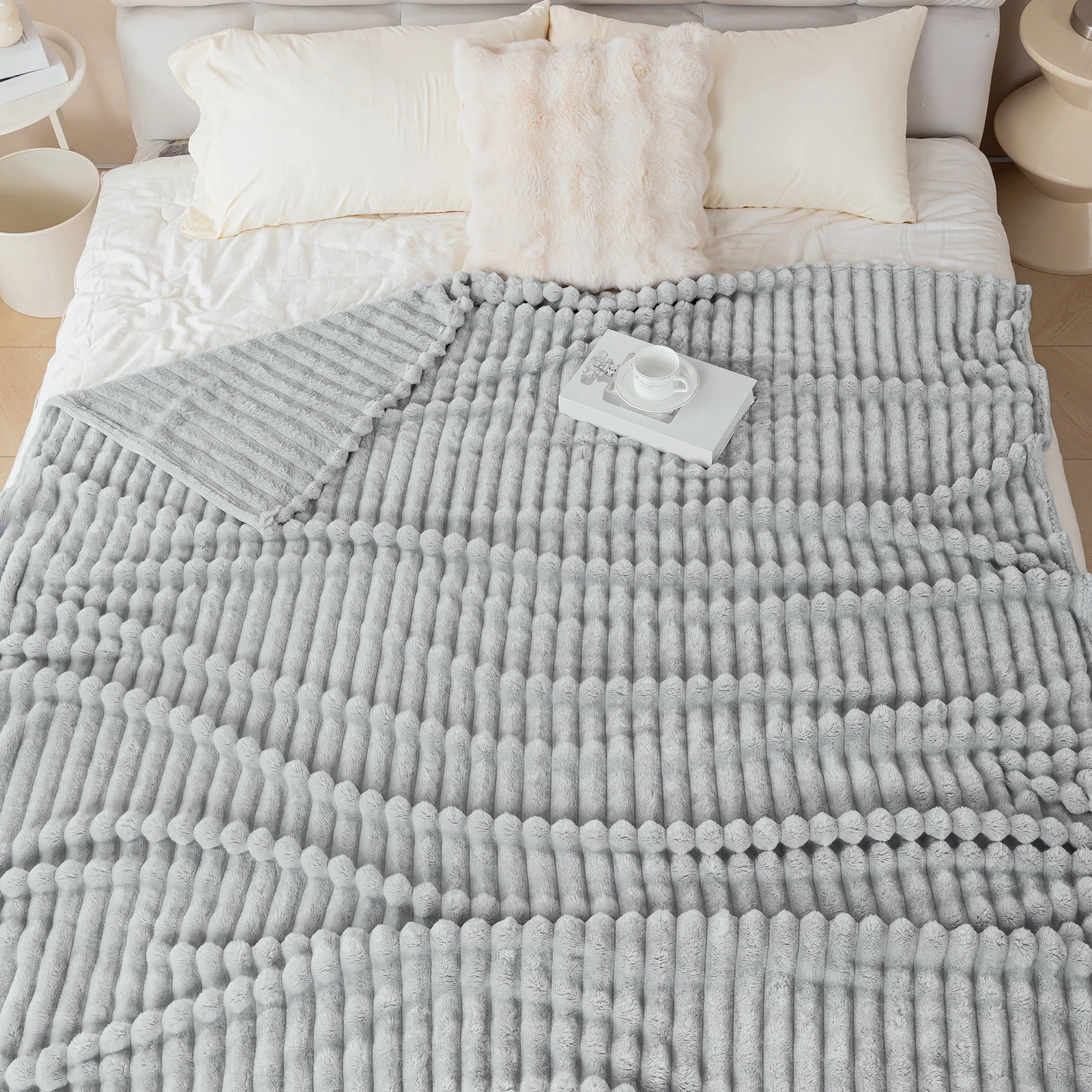 1 Stück gestreifte, einfarbige Flanelldecke, weiche und bequeme Überwurfdecke, geeignet für Sofas, Betten und Reisen, vielseitig einsetzbar – Detail 6
