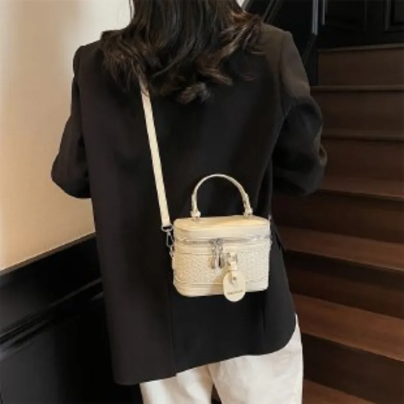 

Architecturally Inspired Structured Women Bag Modern Underarm Shoulder Bag For A Bold Geometric Fashion Statement