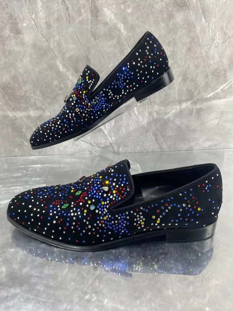 Mocasines de lentejuelas de cristal de ante negro para hombre, zapatos informales de punta redonda, zapatillas de felpa para fiesta, Patchwork ostentoso, Primavera