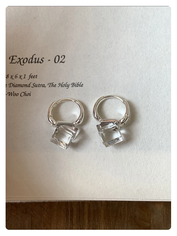 Quadratische Zirkonia-Huggie-Ohrringe, Silberbeschichtet, Blaue Klare Kristall-Creolen, Eleganter Alltagsschmuck für Frauen, Geschenkidee – Detail 19