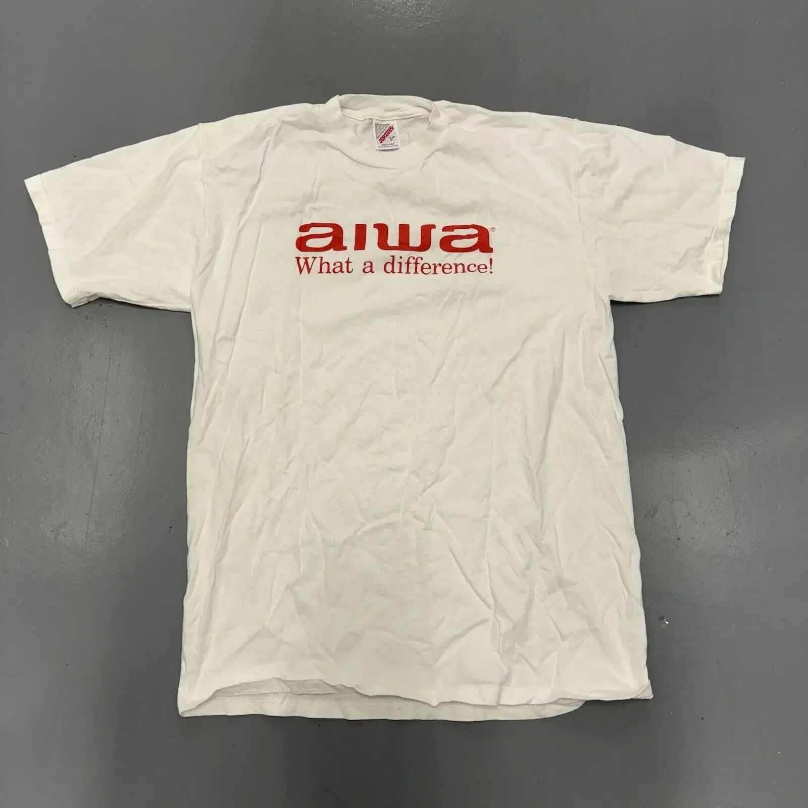 قميص Aiwa رجالي كبير أسود لنظام الصوت بشعار Spell Out Graphic Print Tee VTG