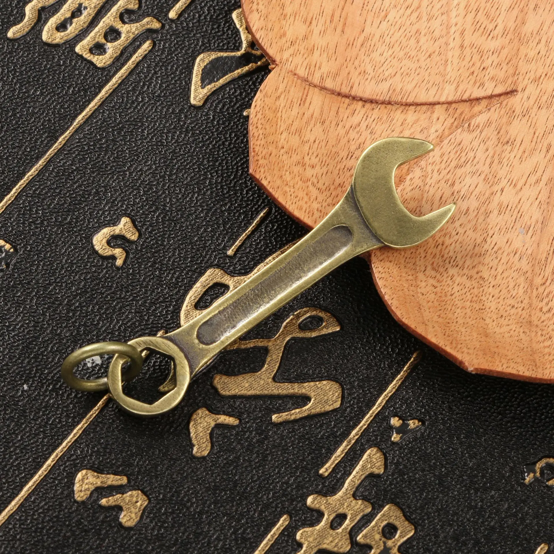 Vinatge Solid Brass Wrench Key Chain Pendant Handmade Pure Copper Mini Spanner Keychains Pendants Motorcycle Car Tool Key Rings