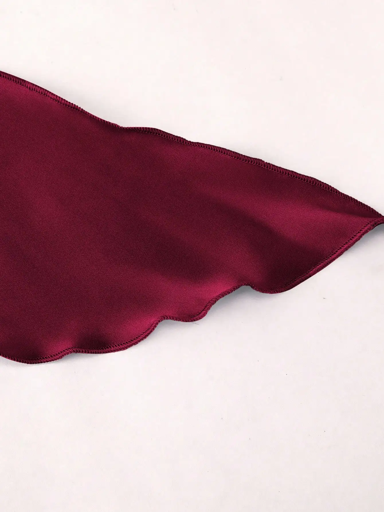 เสื้อเบลาส์ผ้าซาตินสีพื้นแบบมีจีบผูกโบว์ที่เอว รุ่น Modelyn เสื้อเบลาส์ผ้าซาตินมีโบว์ เสื้อเบลาส์สีแดงเข้ม เสื้อเบลาส์ผ้าซาตินสีแดงเข้ม