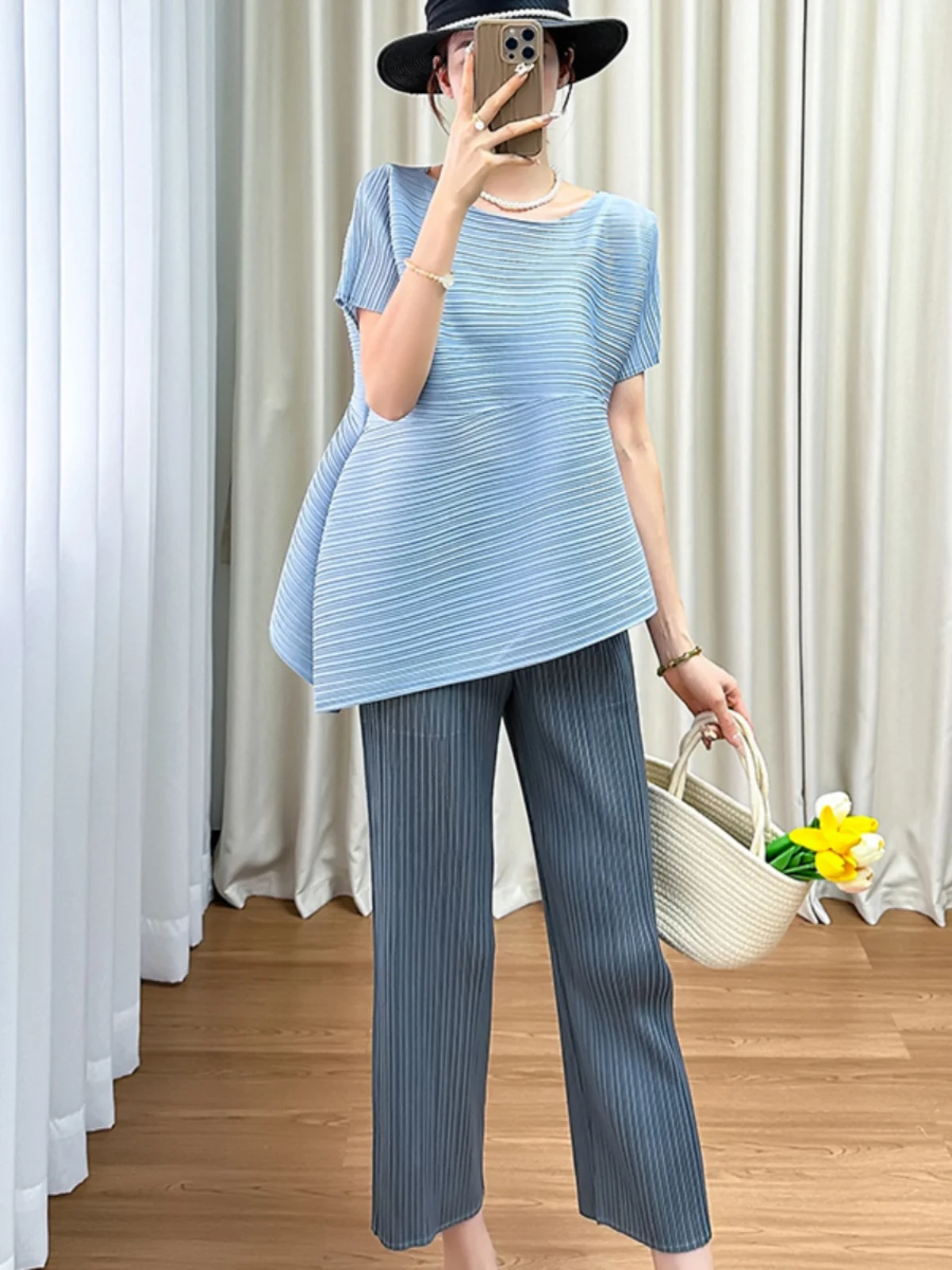 

Casual Chic Women's Outfit round Neck Short Sleeve Pure Color Top Slim Straight Leg Pants Fashionable Commute Style Polyester...