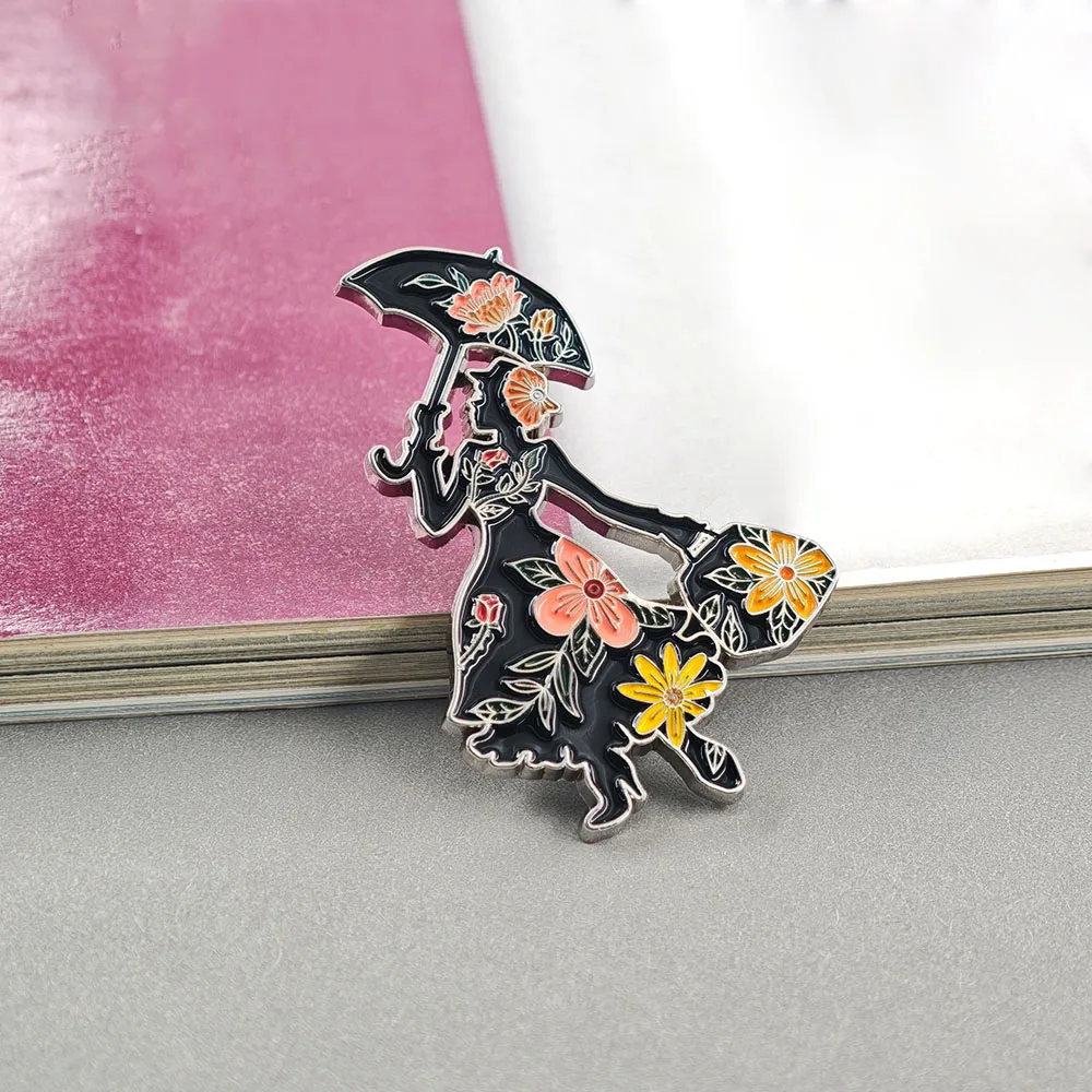 Mary Poppins Emaille-Anstecknadel Klassische Fliegende Regenschirm-Brosche Vintage Silhouette Blumen-Abzeichen Magische Nanny-Anstecknadeln Rucksack-Fans Geschenk – Detail 7