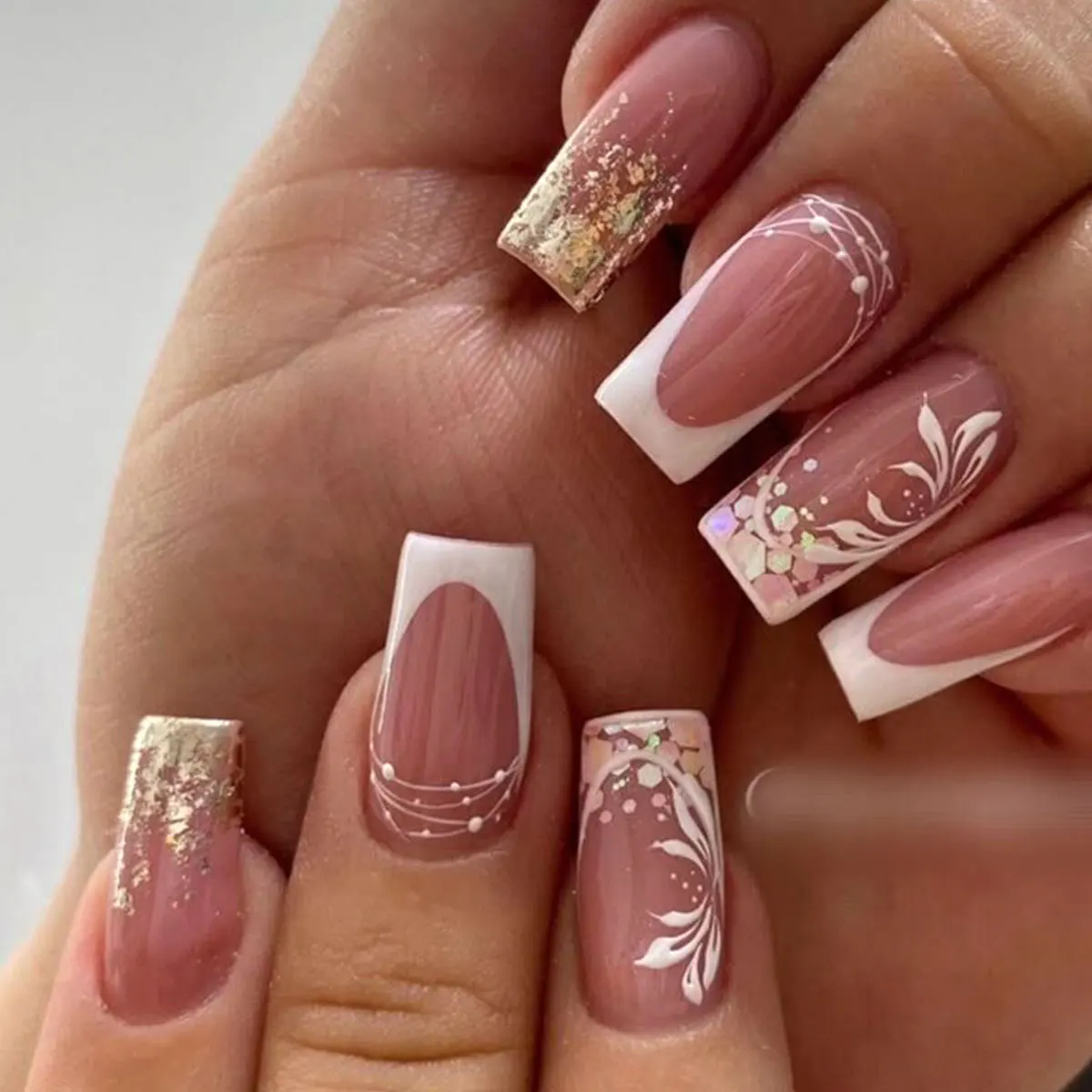 24 pçs flor rosa floral imprensa em unhas de comprimento médio quadrado acrílico unhas falsas glitter em pó design prego simples francês unhas falsas