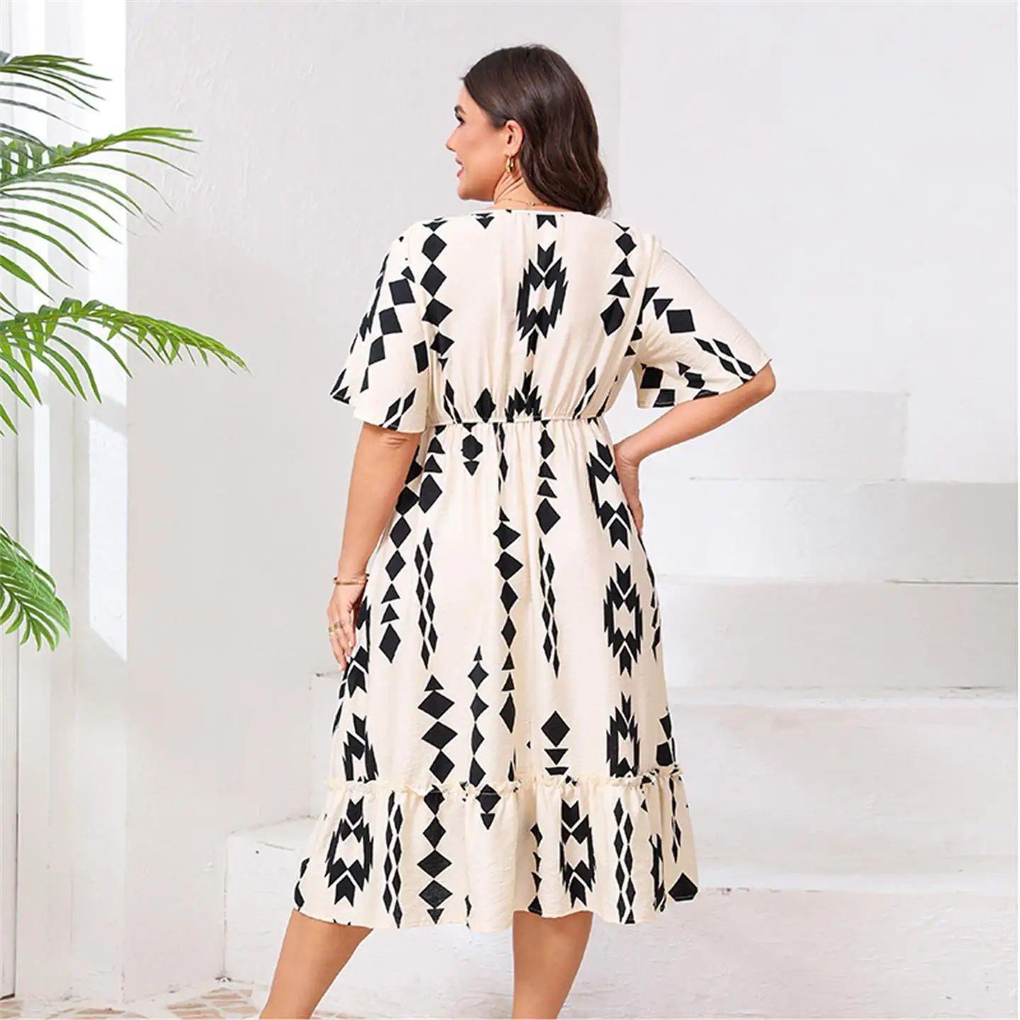 보헤미안 벨 슬리브 맥시 드레스 플러스 사이즈 플로우 여름 캐주얼 기본 스타일 유럽 스타일 탄력 있는 허리 짧은 소매 드레스