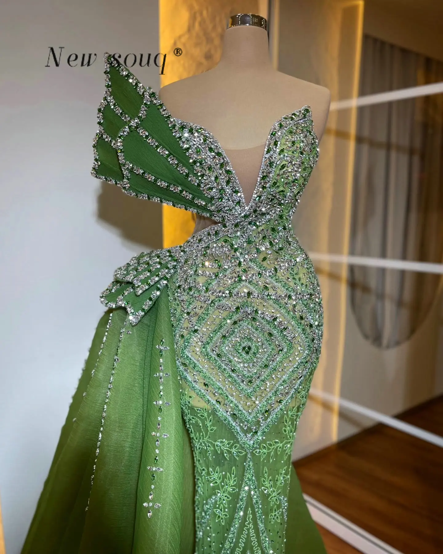 

Elegant Green Long Prom Dresses with Side Trail 2026 Glitter Beaded Sequins Formal Evening Party Gowns Customized Maxi Vestidos